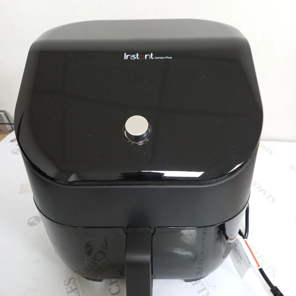 INSTANT VORTEX PLUS WITH CLEARCOOK 5.7L AIR FRYER RRP £99