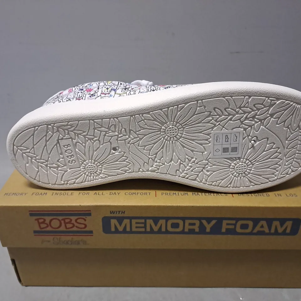 BOXED BOBS SKEXTERS MEMORY FOAM VEGAN DOODLE FAIR SHOES - UK 6 