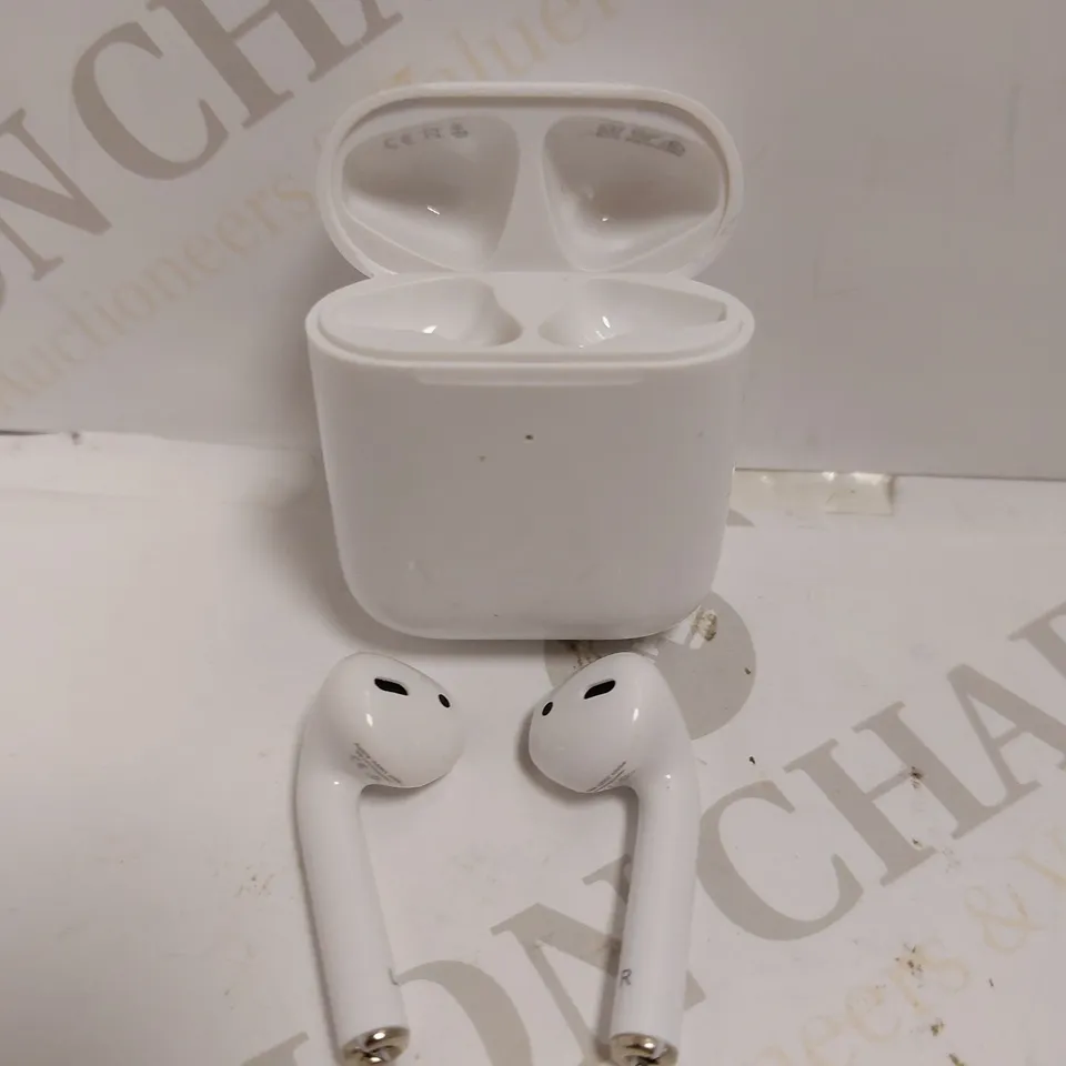 APPLE AIRPODS - 2ND GENERATION