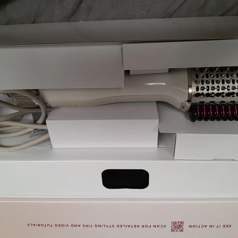 BOXED SHARK SMOOTHSTYLE HOT BRUSH & SMOOTHING COMB