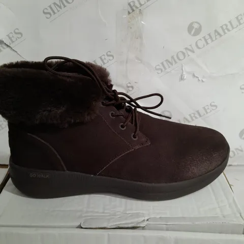 BOXED PAIR OF SKECHERS GO WALK SHOES IN CHOCOLATE SIZE 7