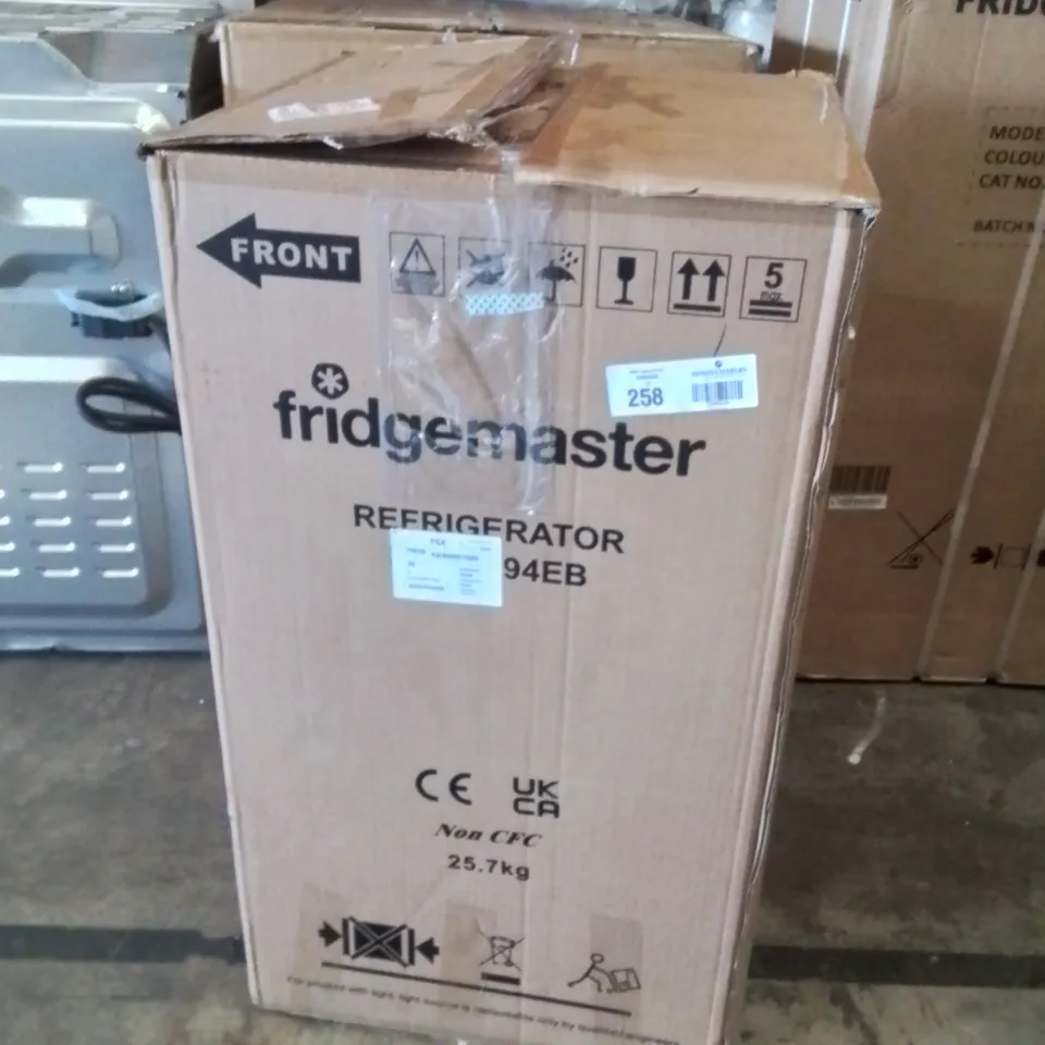 BOXED FRIDGEMASTER MUR4894EB UNDER COUNTER FRIDGE WITH ICE BOX - BLACK - E RATED - FREESTANDING