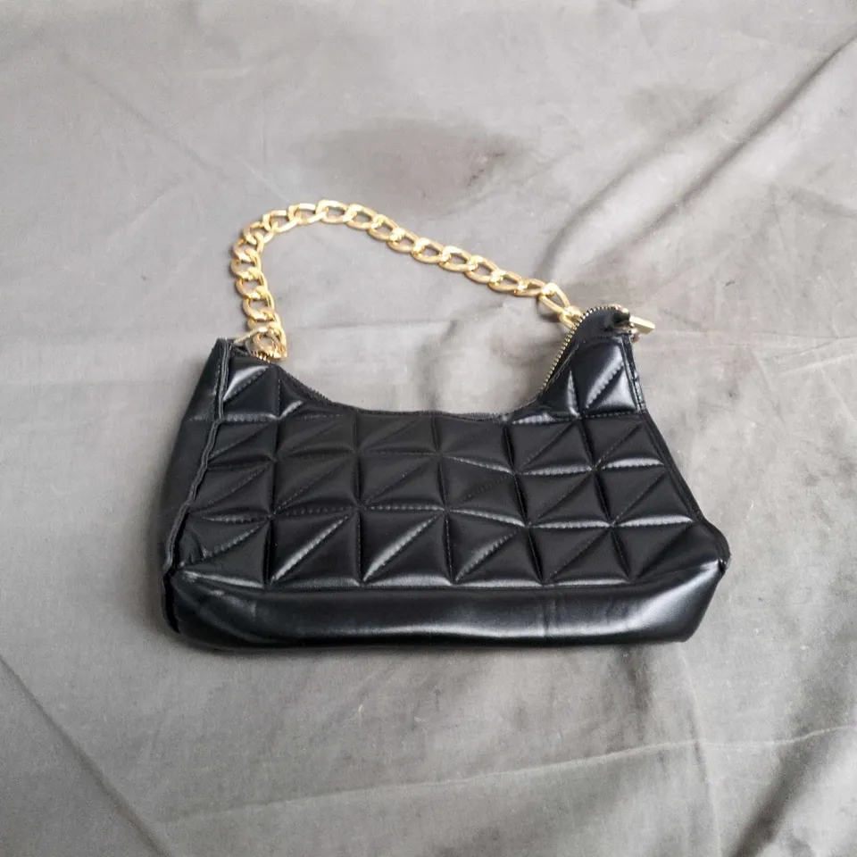 BLACK QUILTED HANDBAG WITH GOLD CHAIN STRAP 