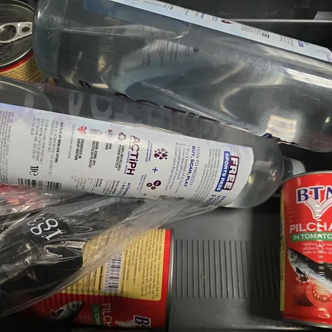 APPROXIMATELY 7 ASSORTED FOOD & DRINK ITEMS TO INCLUDE - HUEL STRAWBERRY BANANA , ACTIPH IONISED WATER , HUEL ICED LATTE ETC