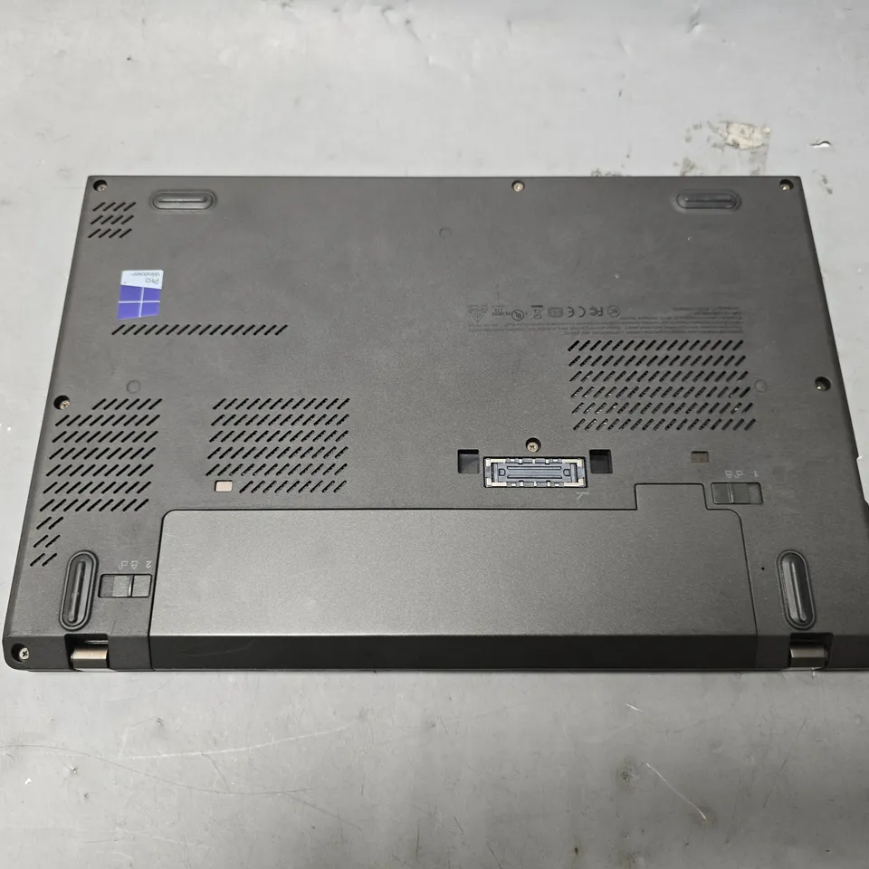 LENOVO X260 THINKPAD LAPTOP IN BLACK