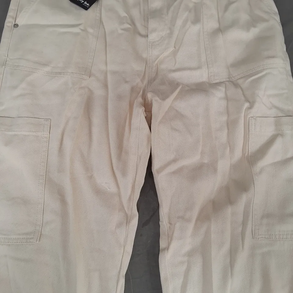 SIMPLY BE JEANS IN CREAM SIZE 16R