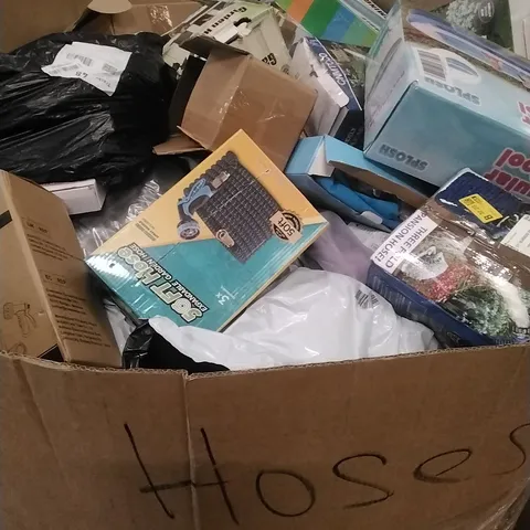 A PALLET CONTAINING ASSORTED GARDEN HOSES, SWIMMING PRODUCTS ETC