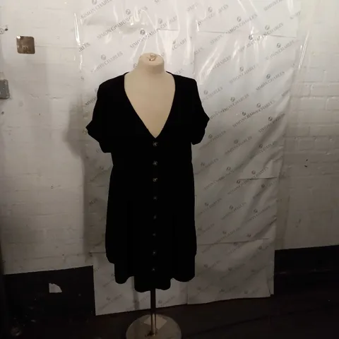 BLACK BUTTON FRONT SMOCK SIZE 6