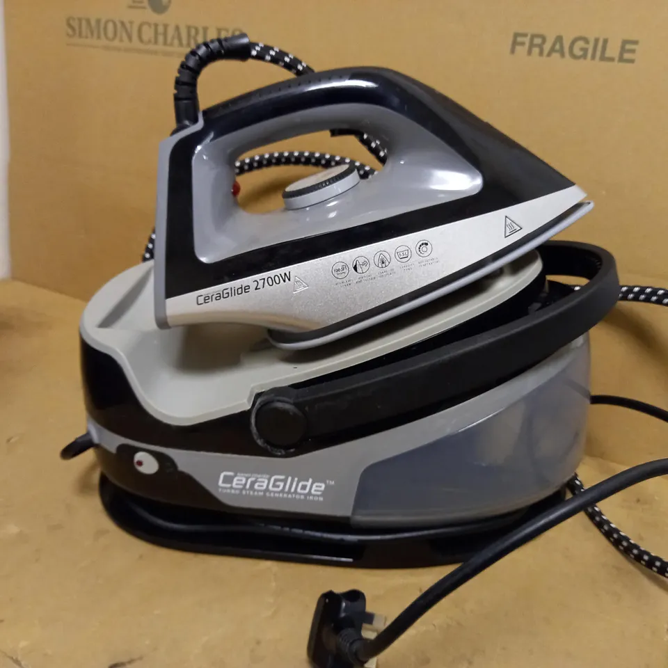 TOWER CERAGLIDE 2700W STEAM GENERATOR IRON