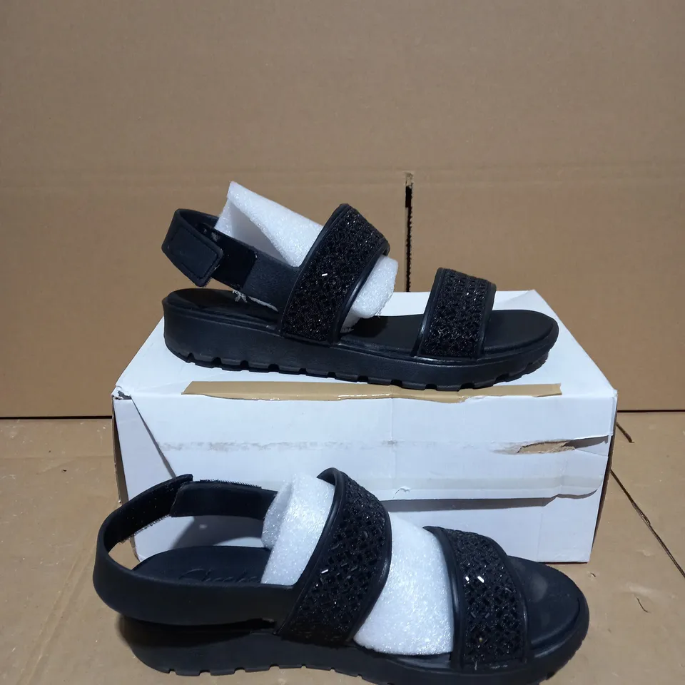 SKETCHERS PARTY SANDAL SIZE 8