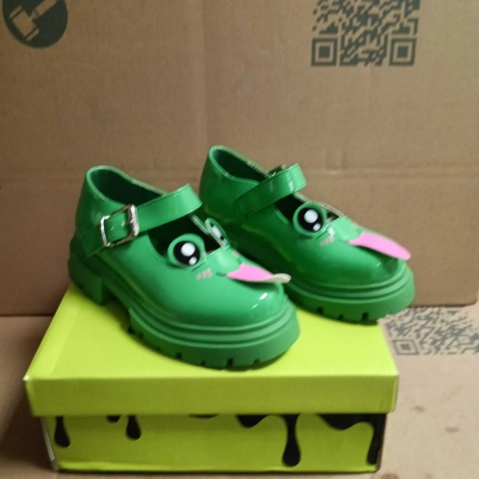 KOI KIDZ LIL TIRA CHEEKY FROG MARY JANE SHOES GREEN SIZE 13