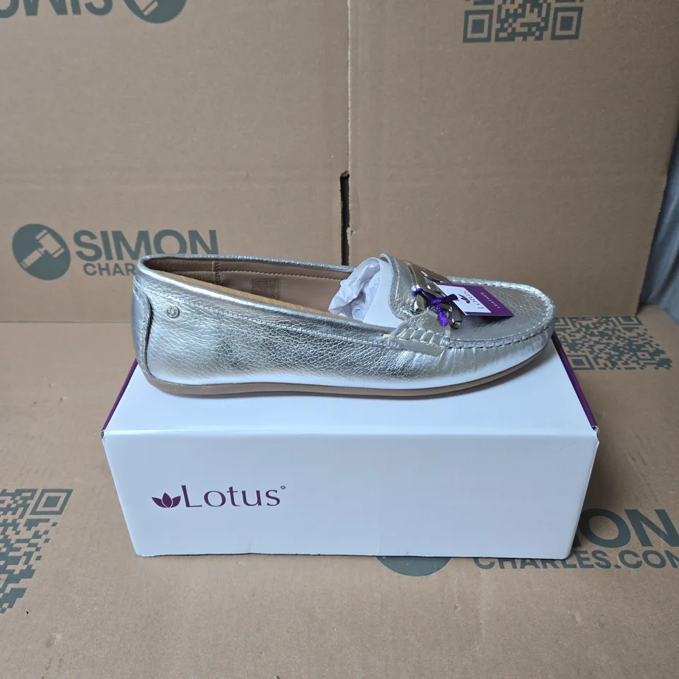 LOTUS MARTINO SILVER LEATHER SIZE 41 BOXED