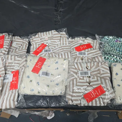 BOX OF APPROXIMATELY 10 ASSORTED BAGGED PIECES OF CLOTHING IN VARIOUS STYLES, SIZES, AND BRANDS