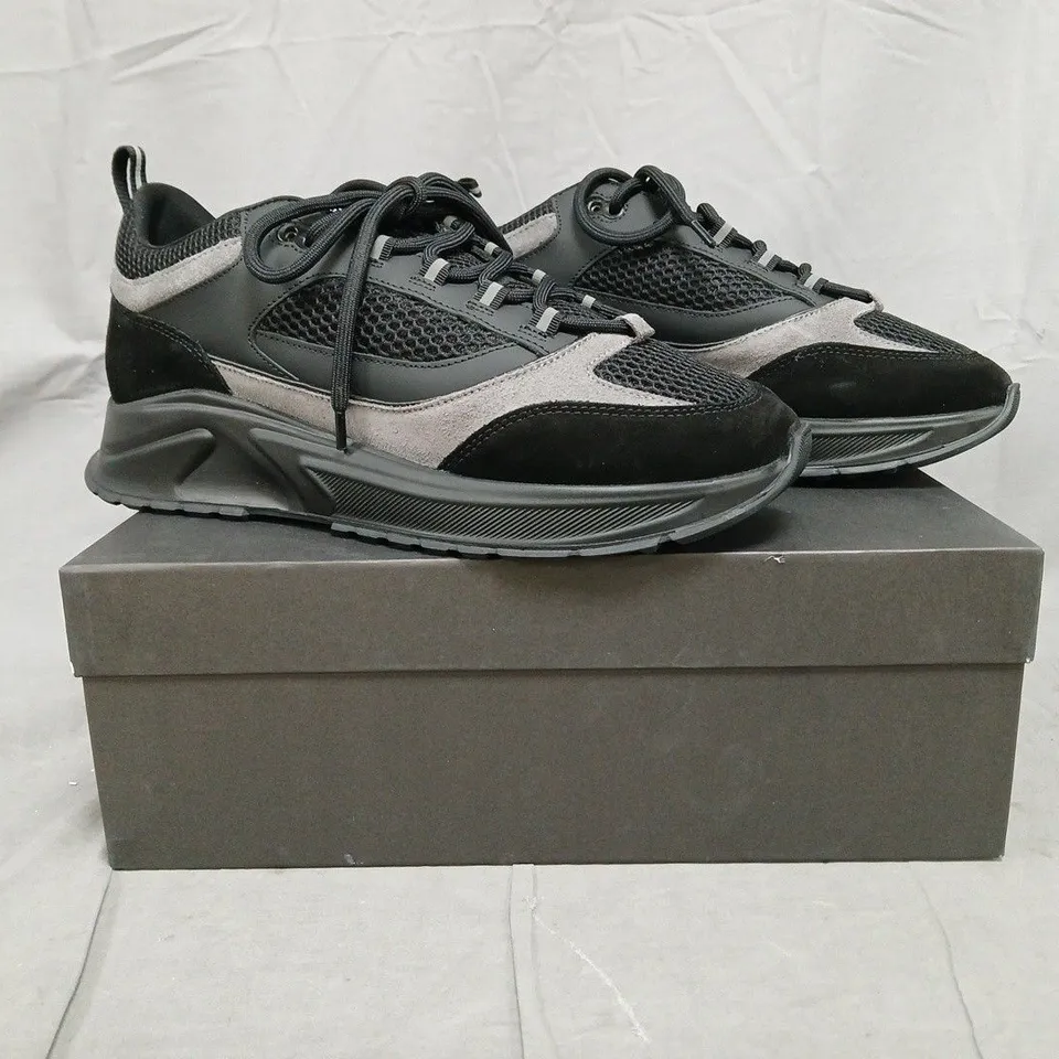 BOXED PAIR OF CLEENS ESSENTIAL RUNNER EVO TRAINERS IN OBSIDIAN SIZE UK 11
