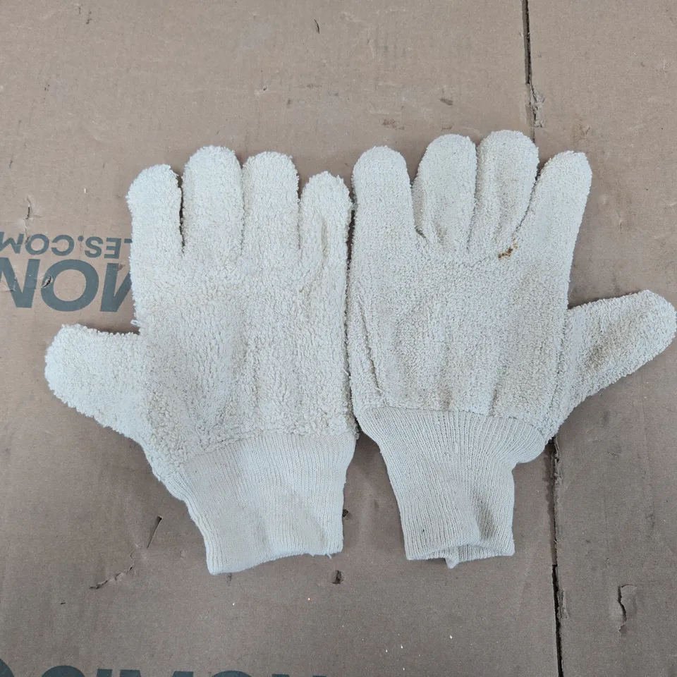 APPROXIMATELY 60 PAIRS OF 32OZ TERRYCLOTH GLOVES