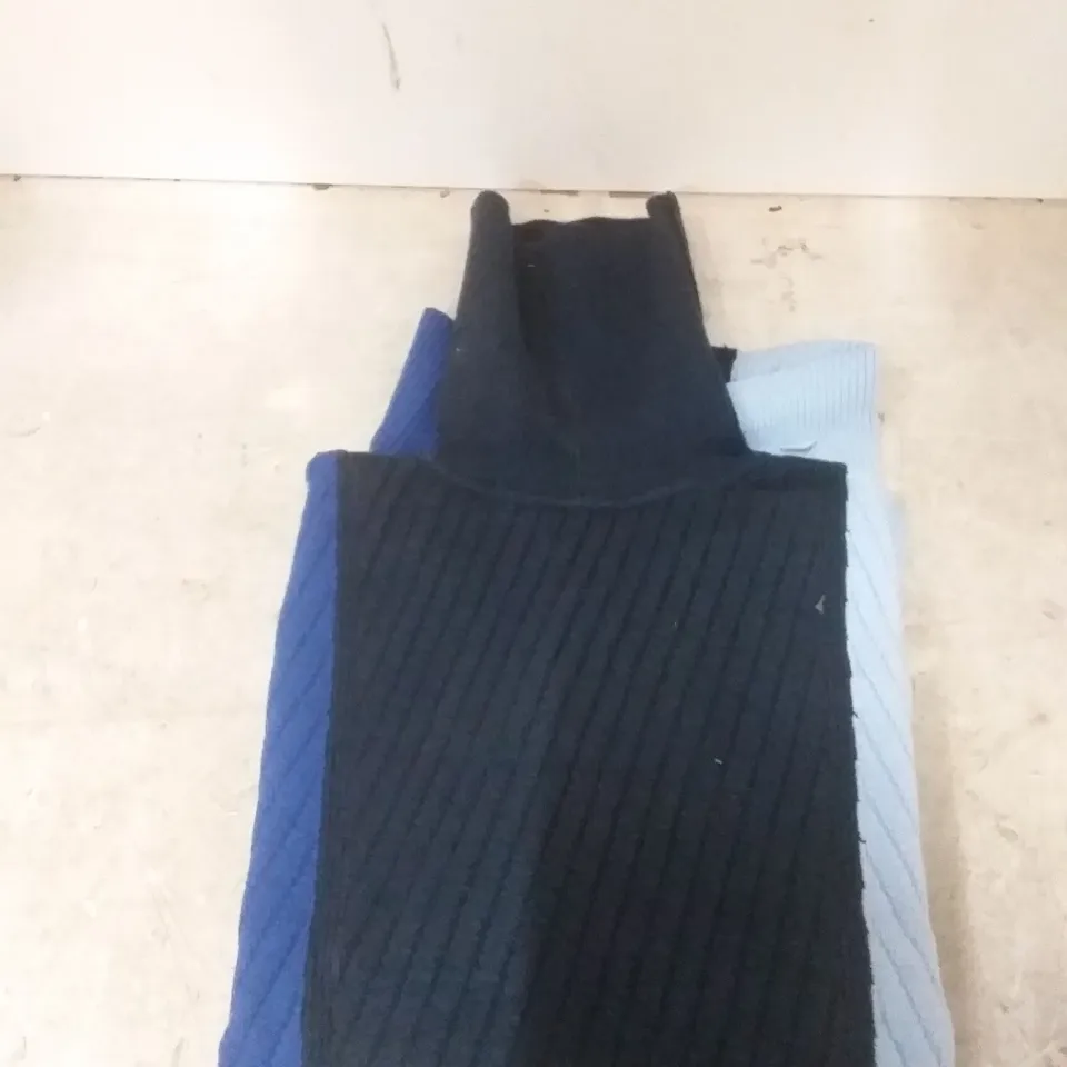 WOMENS UK SIZE SMALL TURTLE NECK JUMPER ( 3 SHADE BLUE )