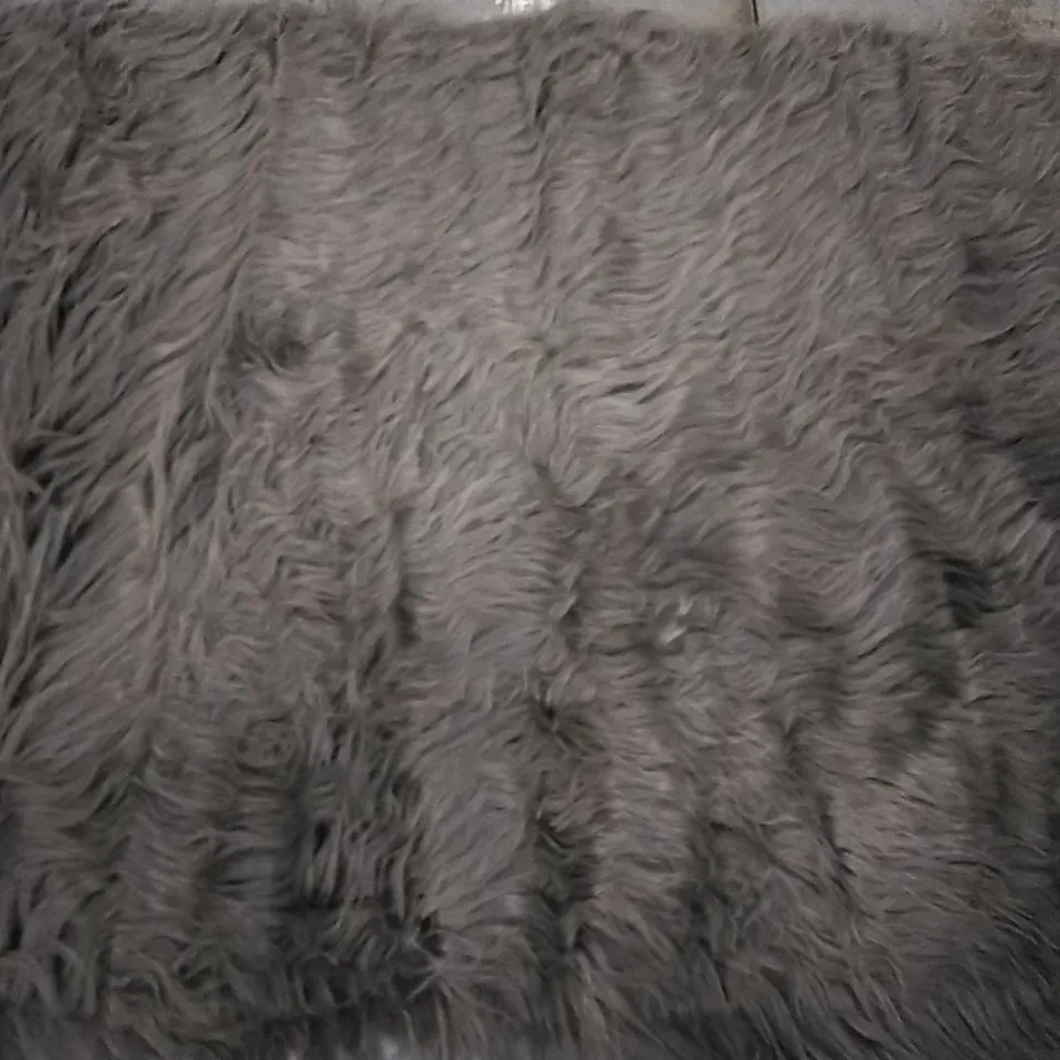 BRAND NEW BRUNDAGE HEART HAND TUFTED GREY/BLACK RUG - 60CM X 100CM