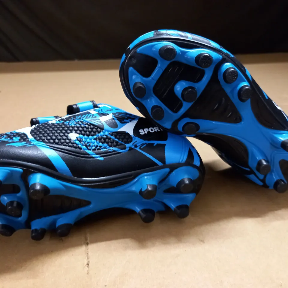 KIDS BLUE LEATHER FOOTBALL BOOTS IN BLUE - 28EU