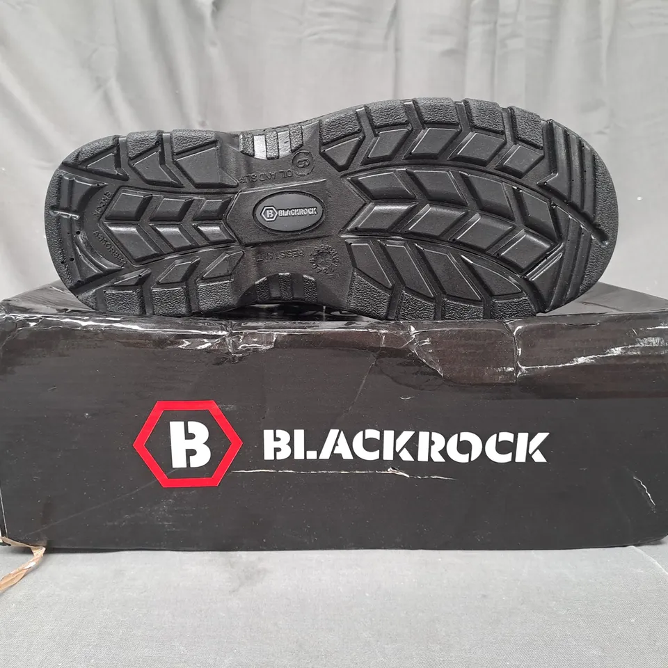 BOXED PAIR OF BLACKROCK CHUKKA BOOTS IN BLACK UK SIZE 6