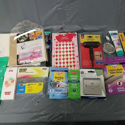 APPROXIMATELY 10 ASSORTED HOUSEHOLD ITEMS TO INCLUDE DOG POO BAGS, AIR UP BOXES, AND DOOR CLOSER ETC.