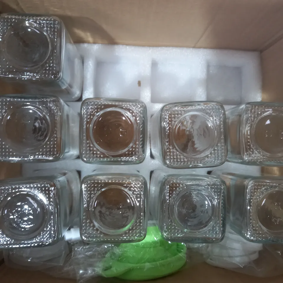 BOXED SET OF 12 UNBRANDED ACACIA WOODEN LID GLASS SPICE JARS (120ML)
