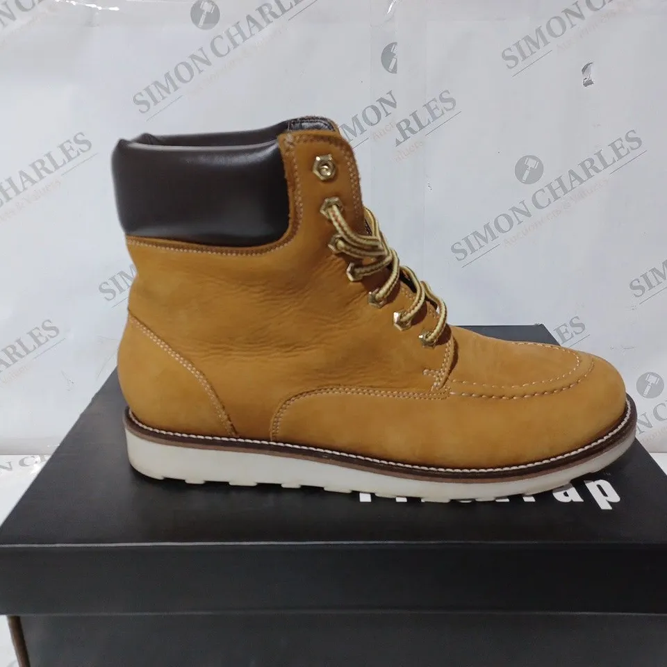 BOXED PAIR OF FIRETRAP BEDWORTH BOOTS IN TAN UK SIZE 9