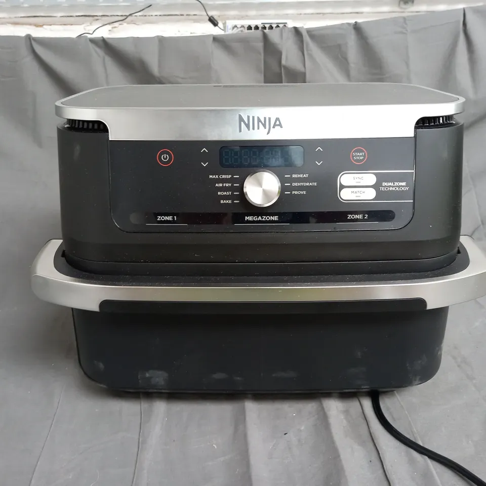 BOXED NINJA10.4L FOODI FLEXDRAWER DUAL AIR FRYER IN BLACK AF500UK