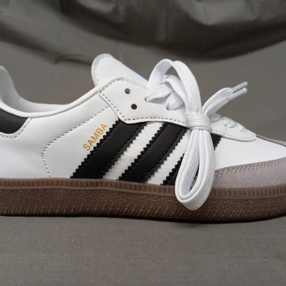BOXED PAIR OF ADIDAS SAMBA OG SHOES IN WHITE/BLACK UK SIZE 4.5