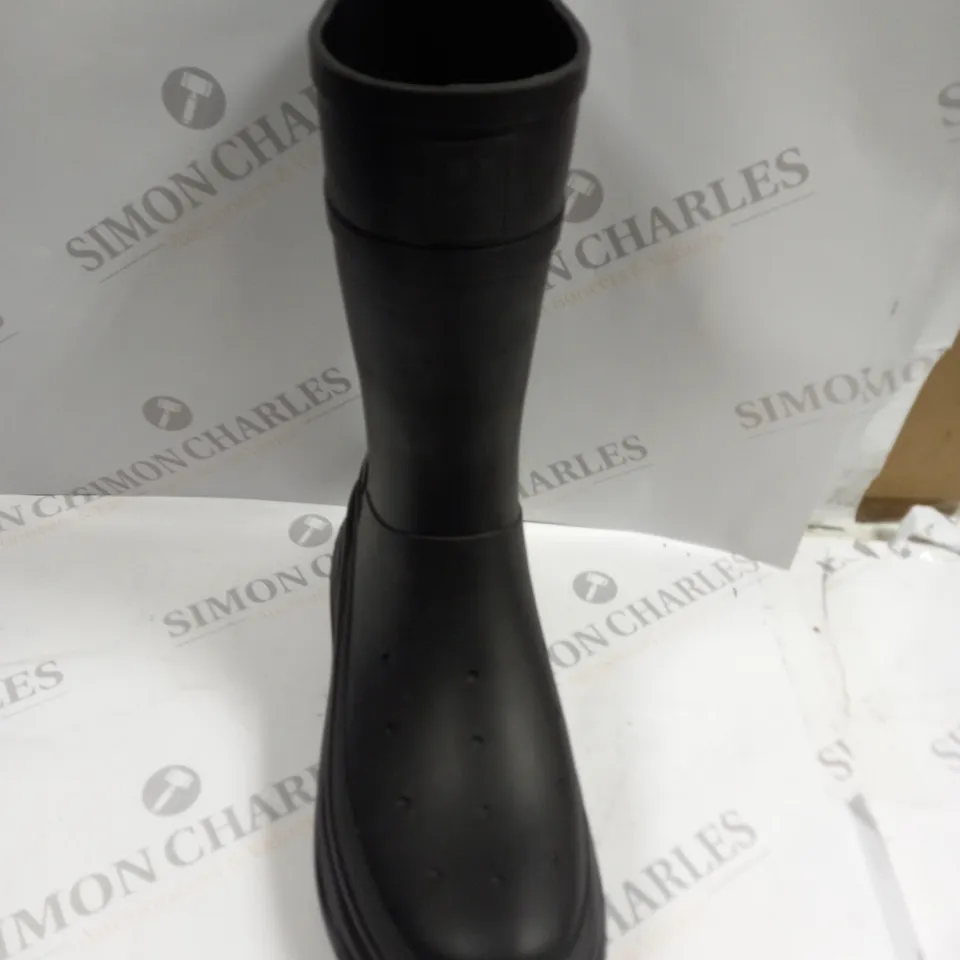 PAIR OF KOI FOOTWEAR BLACK WELLINGTON BOOTS - 9