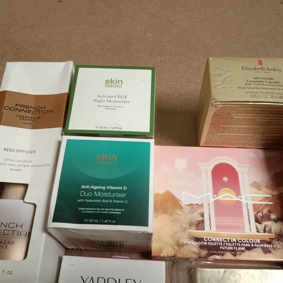 APPROXIMATELY 29 ASSORTED HEALTH & BEAUTY: TO INCLUDE; YARDLEY, CHARLIE, DOLCE AND GABBANA, MAC AND ELIZABETH ARDEN