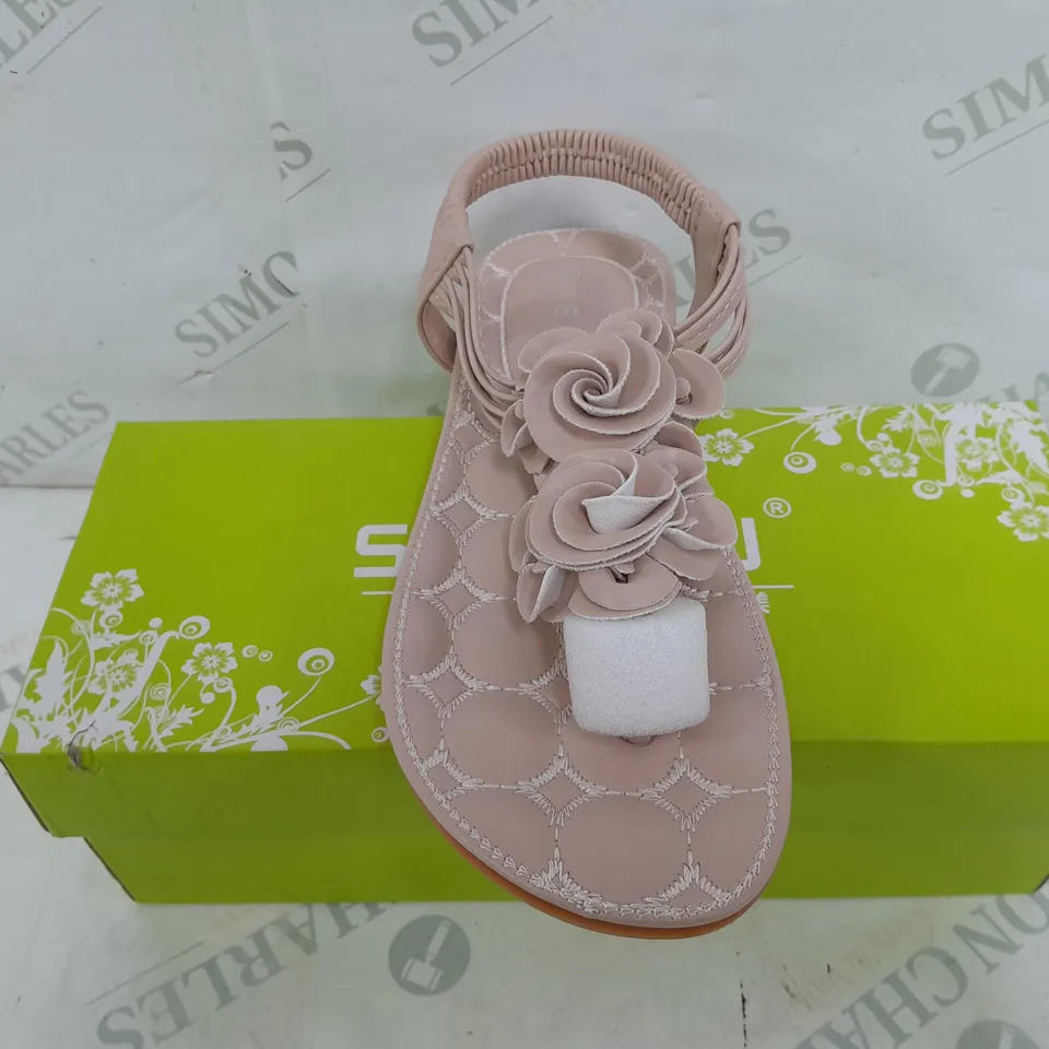 BOXED PAIR OF SIKETU FLORAL DESIGN SLIPPERS IN PINK - SIZE UNSPECIFIED