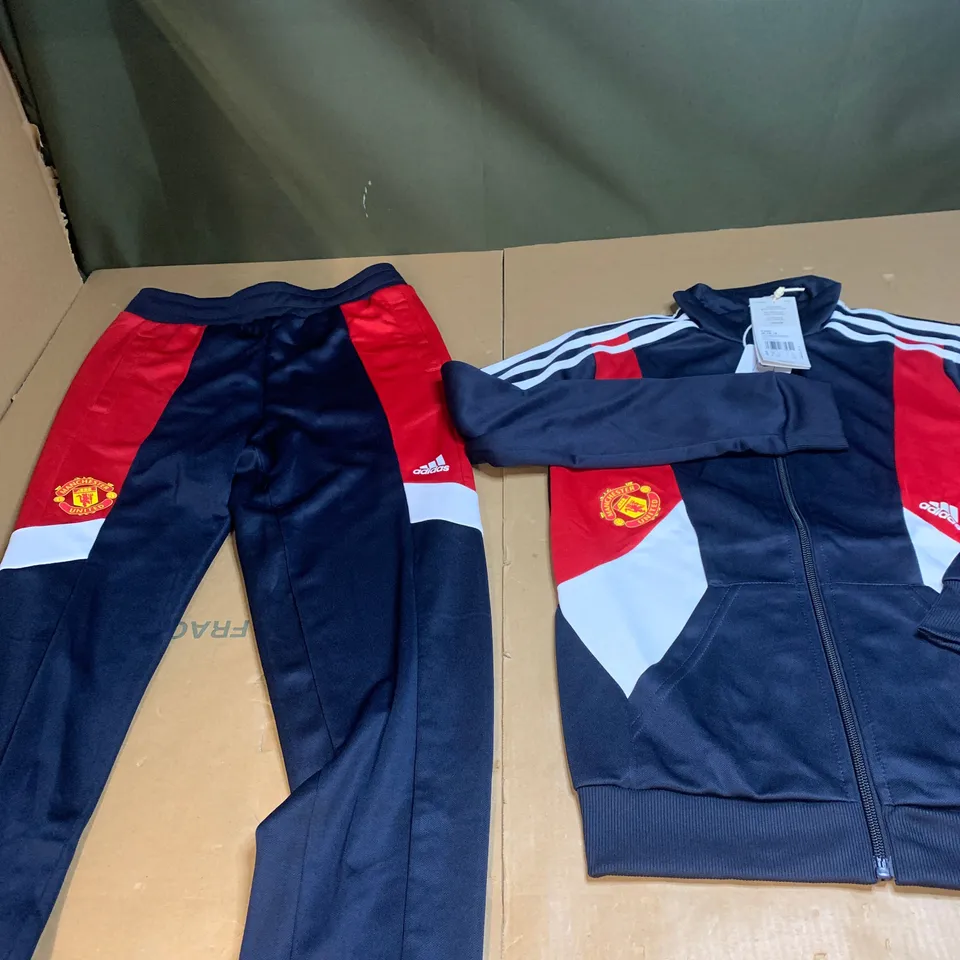 Kids Manchester United tracksuit size 9-10 years