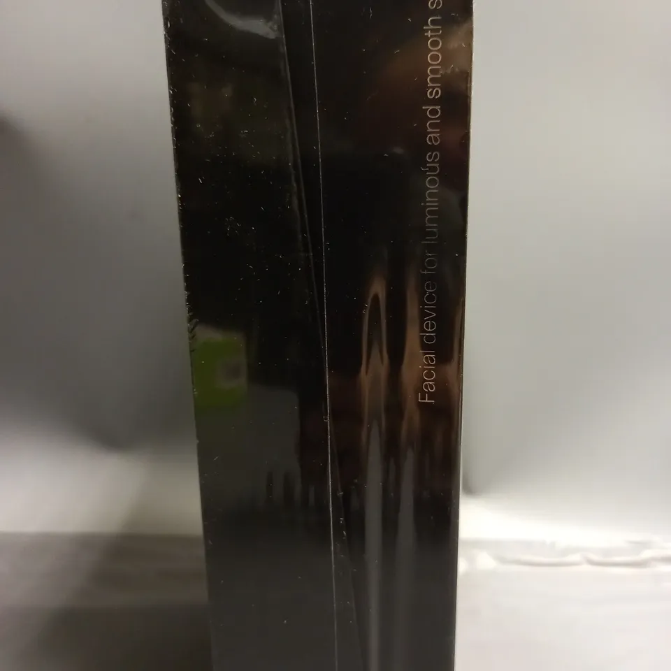 BOXED AND SEALED ENVIG EDGE FACIAL DEVICE FOR LUMINOUS AND SMOOTH SKIN