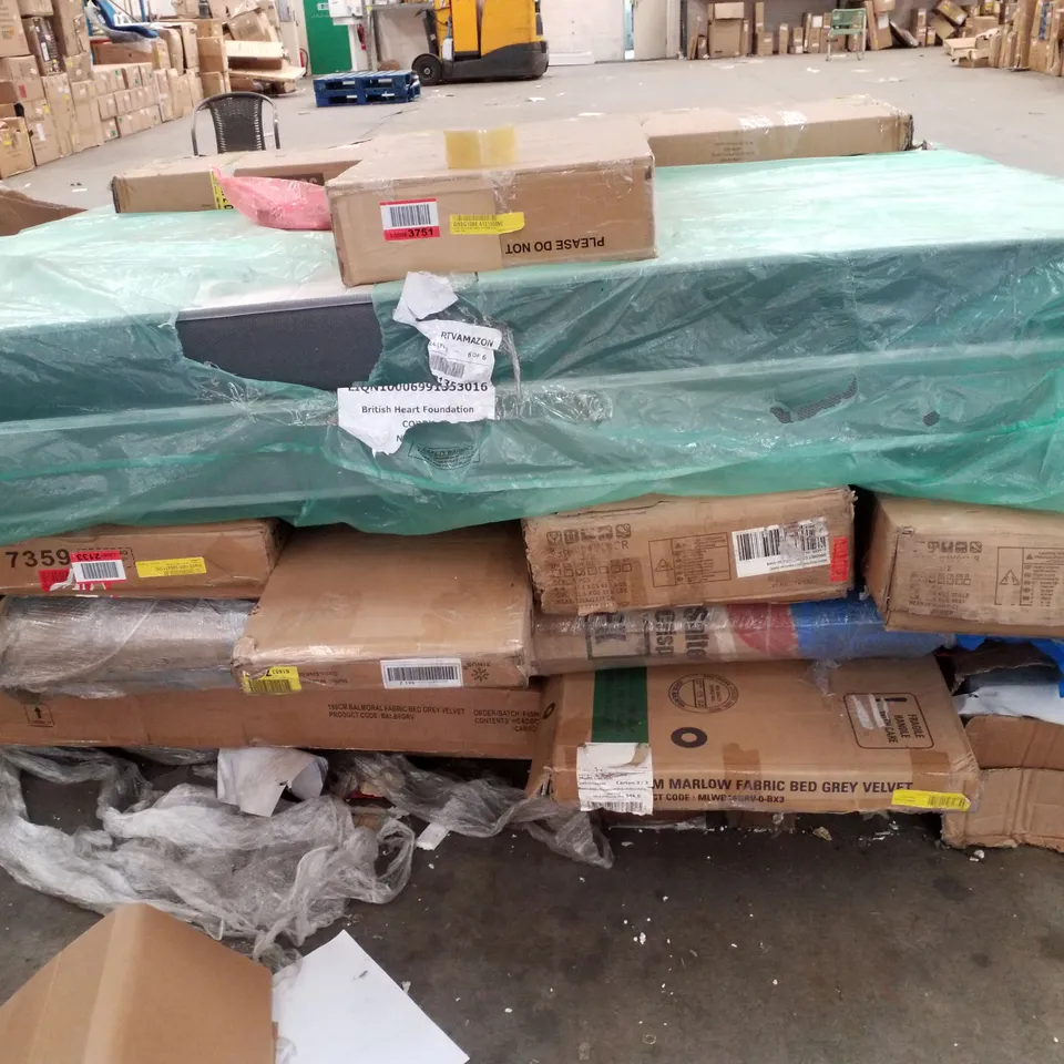 PALLET OF ASSORTED FLATPACK FURNITURE PARTS & MATTRESS 