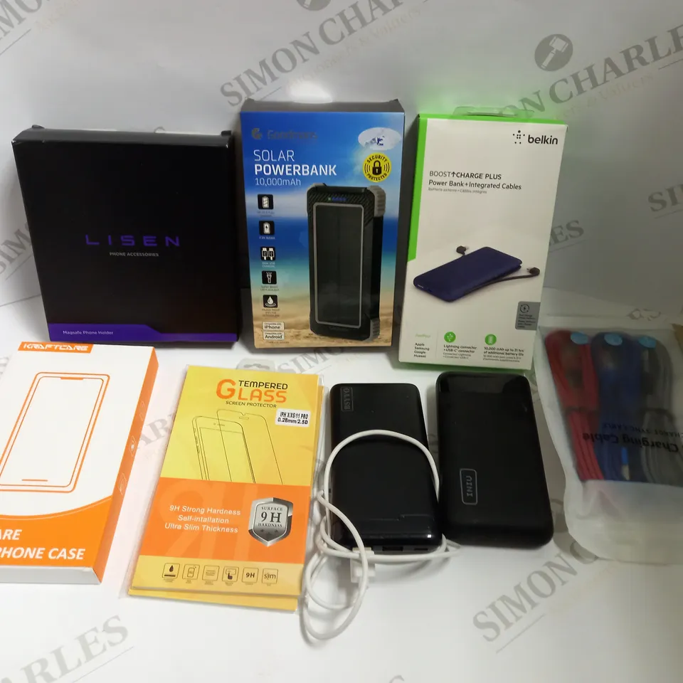BOX OF APPROX 10 ITEMS TO INCLUDE ASSORTED POWER BANKS AND SCREEN PROTECTORS
