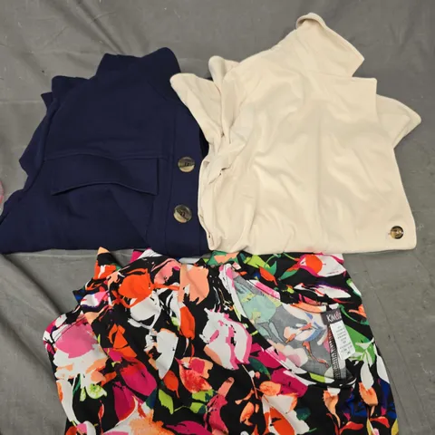 APPROXIMATELY 15 ASSORTED CLOTHING AND FASHION ITEMS IN VARIOUS STYLES, SIZES, AND COLOURS