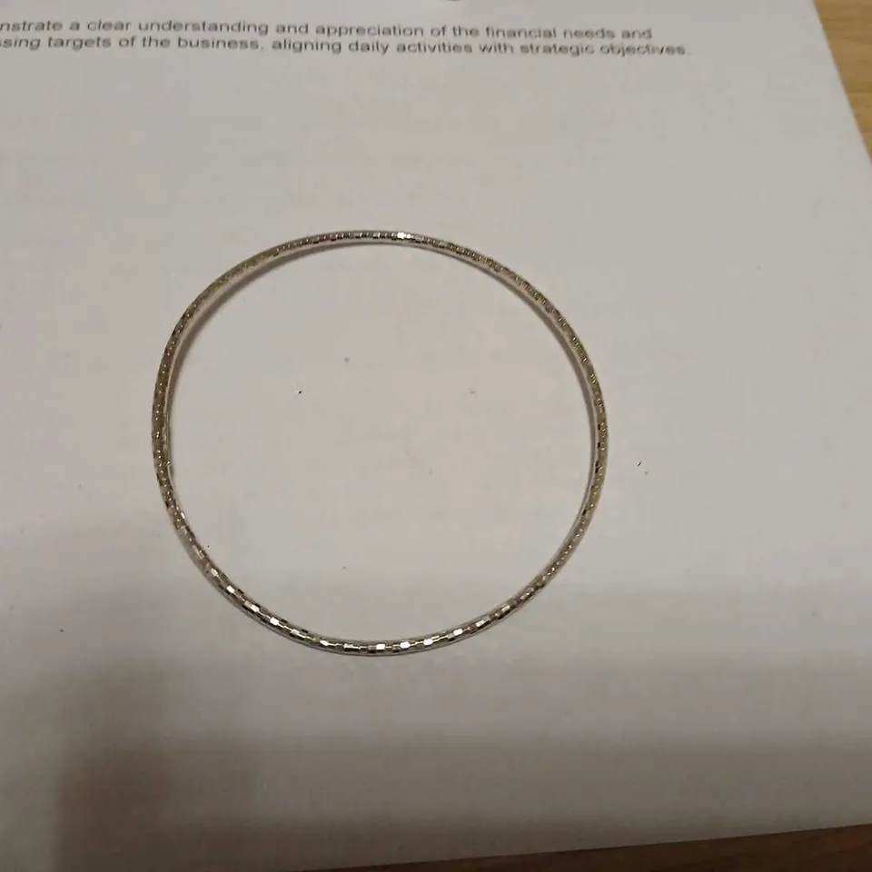 WHITE GOLD 9CT ITALIAN GOLD DIAMOND CUT SLIP ON BANGLE 1G