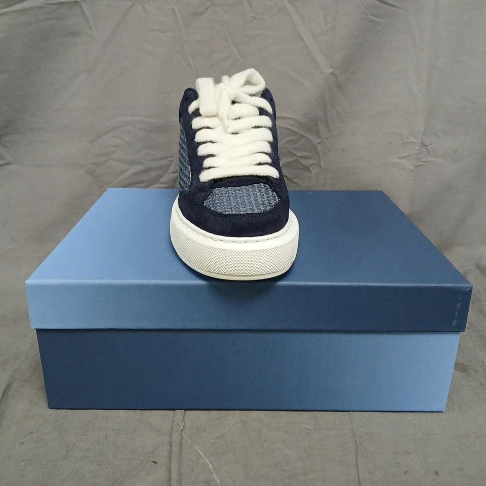 BOXED PAIR OF CLEENS LUXOR TRAINERS IN CAPRI SIZE UK 10