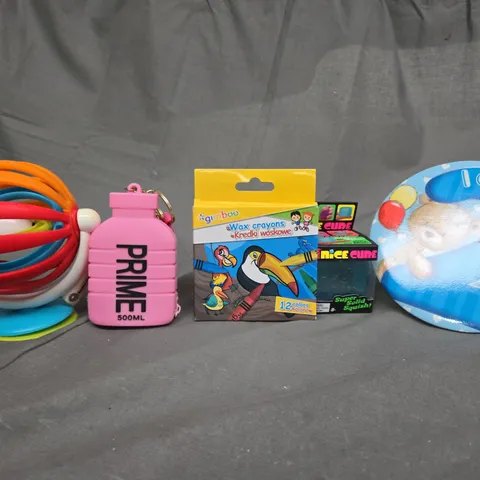 BOX OF APPROX 12 ASSORTED TOYS TO INCLUDE - PRIME KEYRING , NICE CUBE , I AM 2 BADGE ETC