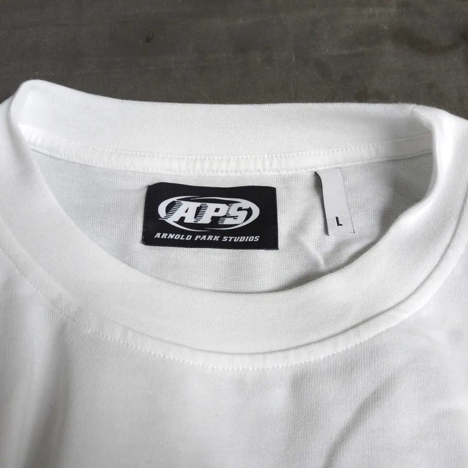 ARNOLD PARK STUDIOS IMAGINARY FRIENDS T-SHIRT IN WHITE – SIZE UK L