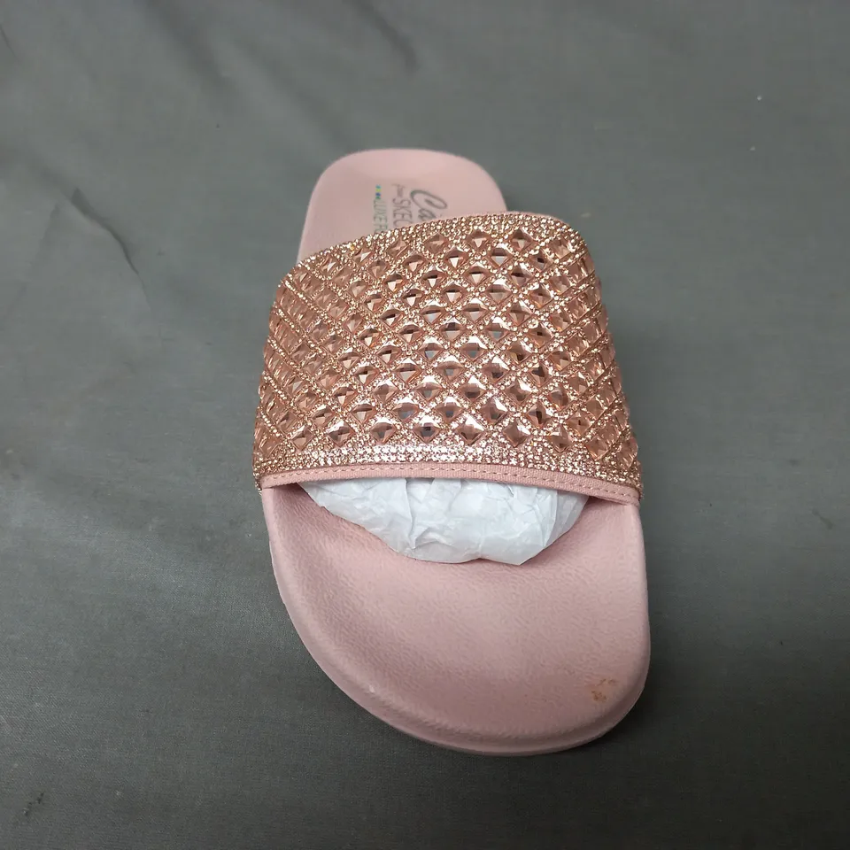 BOXED PAIR OF SKECHERS SANDALS IN ROSE GOLD SIZE 6