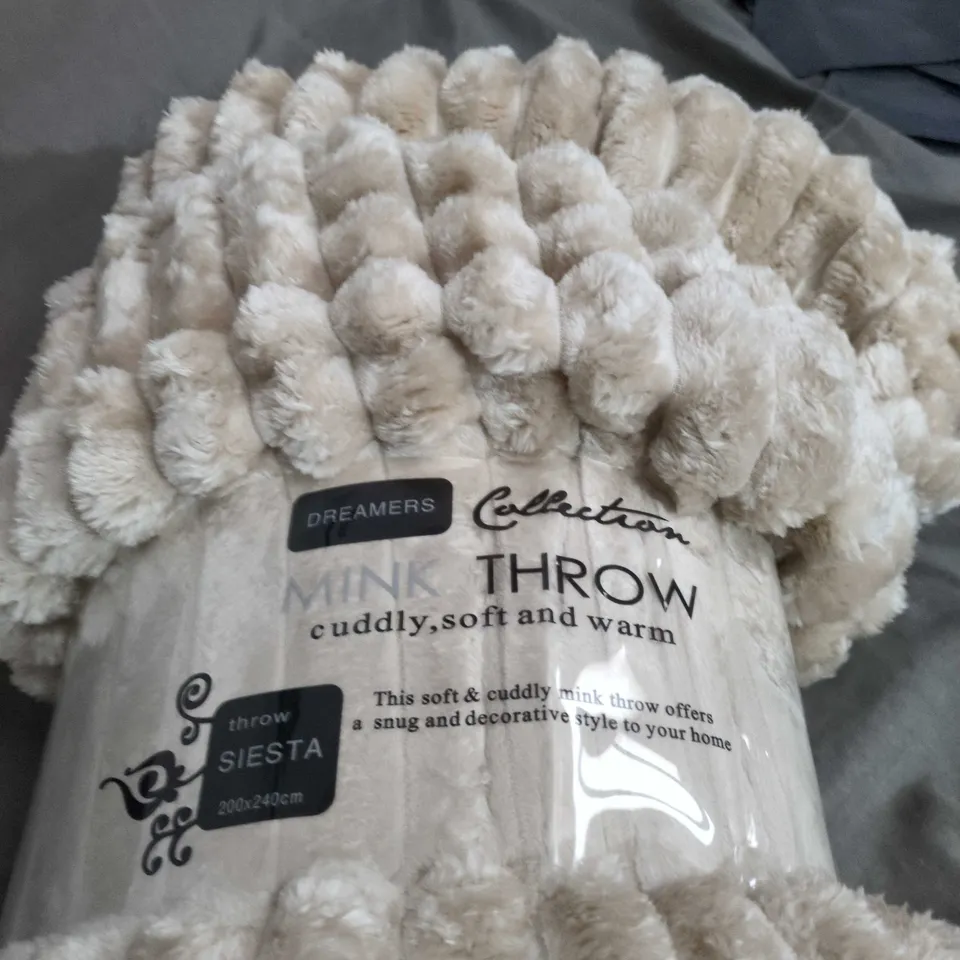 DREAMERS COLLECTION MINK THROW SIESTA 200X240 CM – CUDDLY, SOFT AND WARM