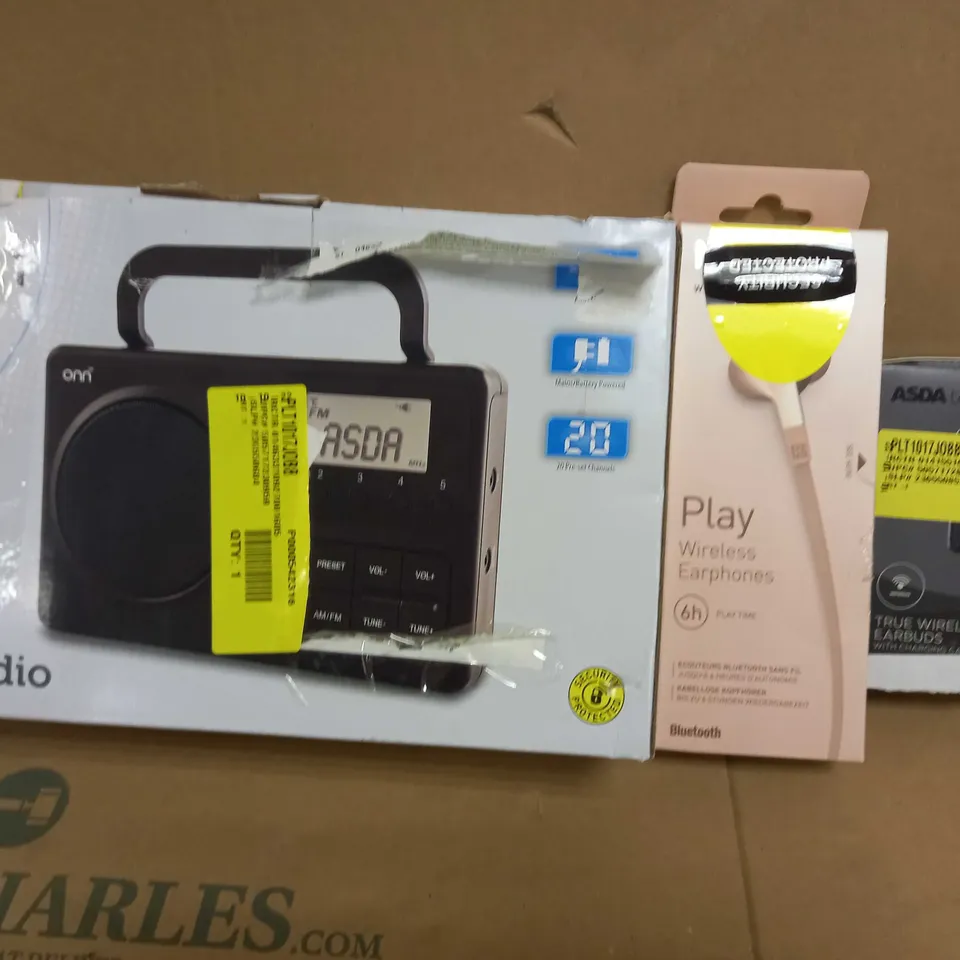 BOX OF APPROXIMATELY 20 ASSORTED ELECTRICAL ITEMS TO INCLUDE ONN PORTABLE AM/FM RADIO, MIXX PLAY WIRELESS EARPHONES, ASDA TECH TRUE WIRELESS EARBUDS