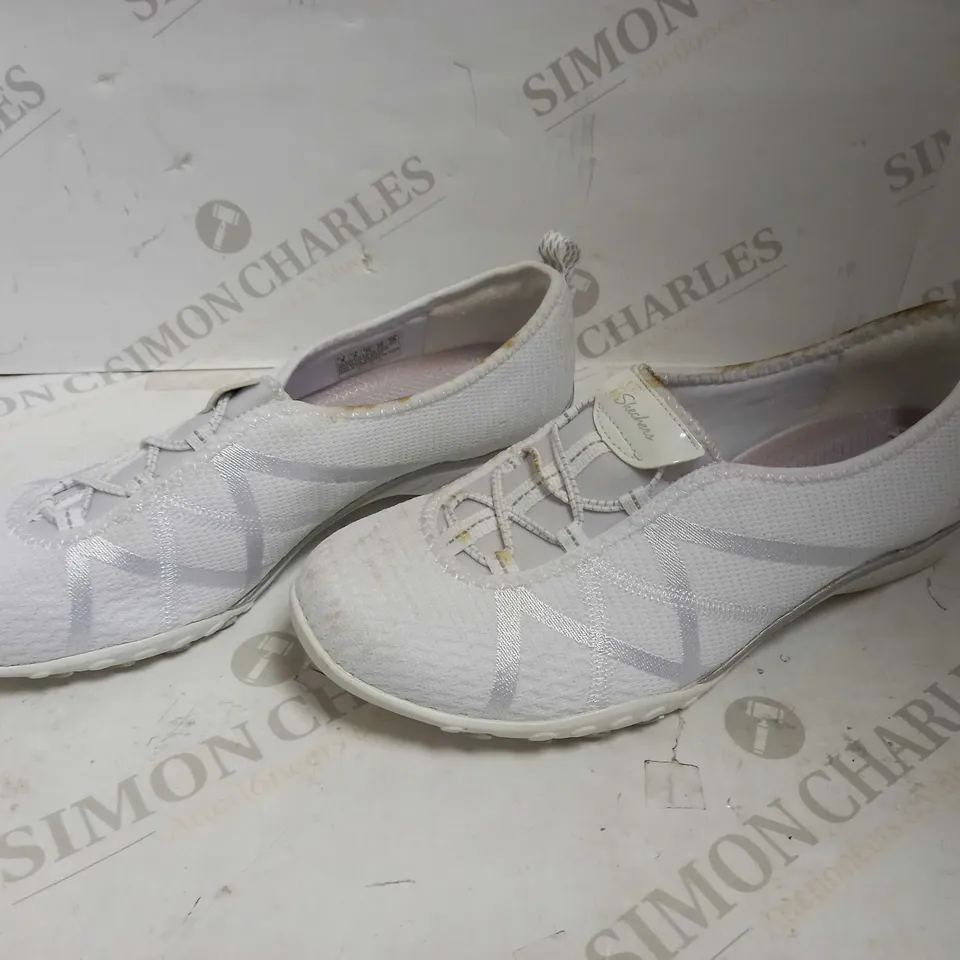 SKECHERS BREATH EASY TRAINER WHITE SIZE 6 