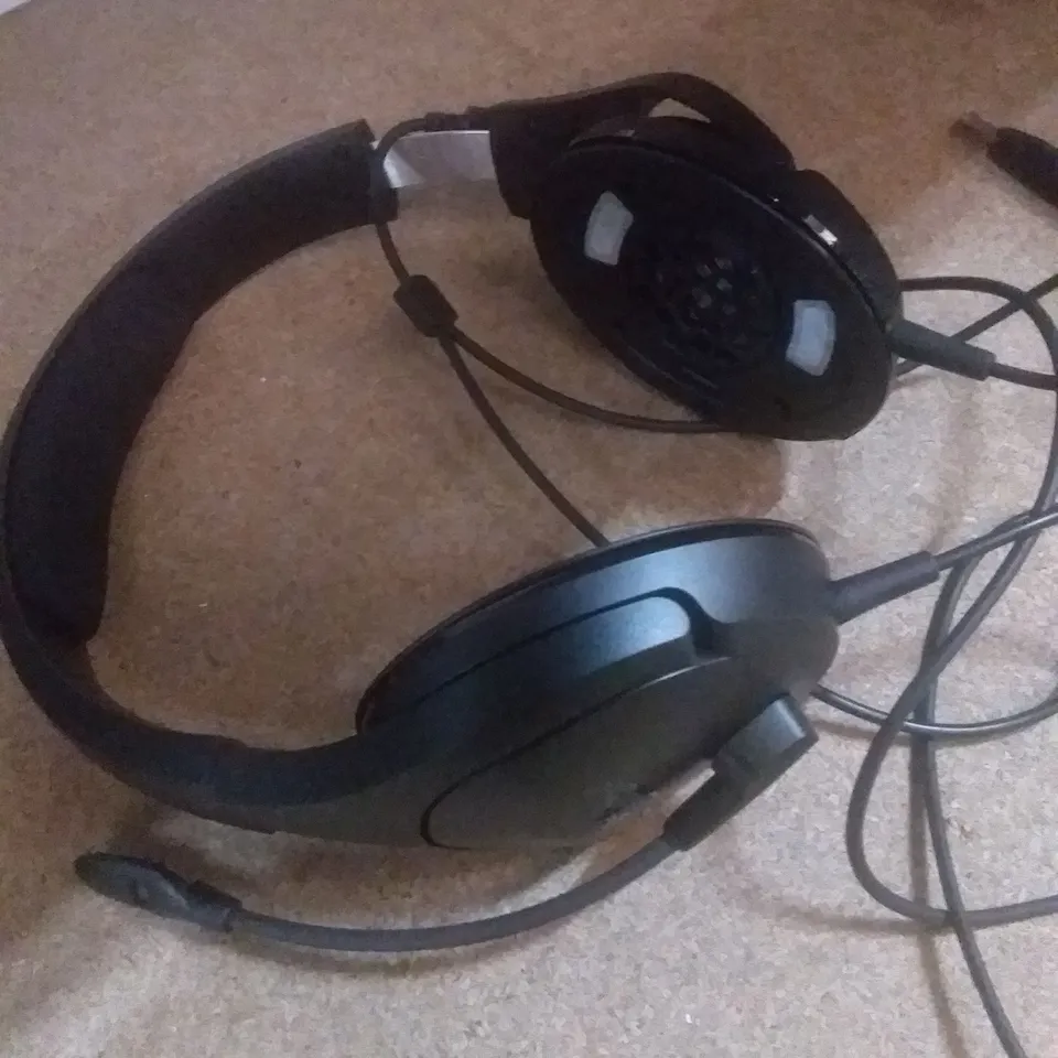 HYPERX CLOUD STINGER CORE CONSOLE GAMING HEADSET