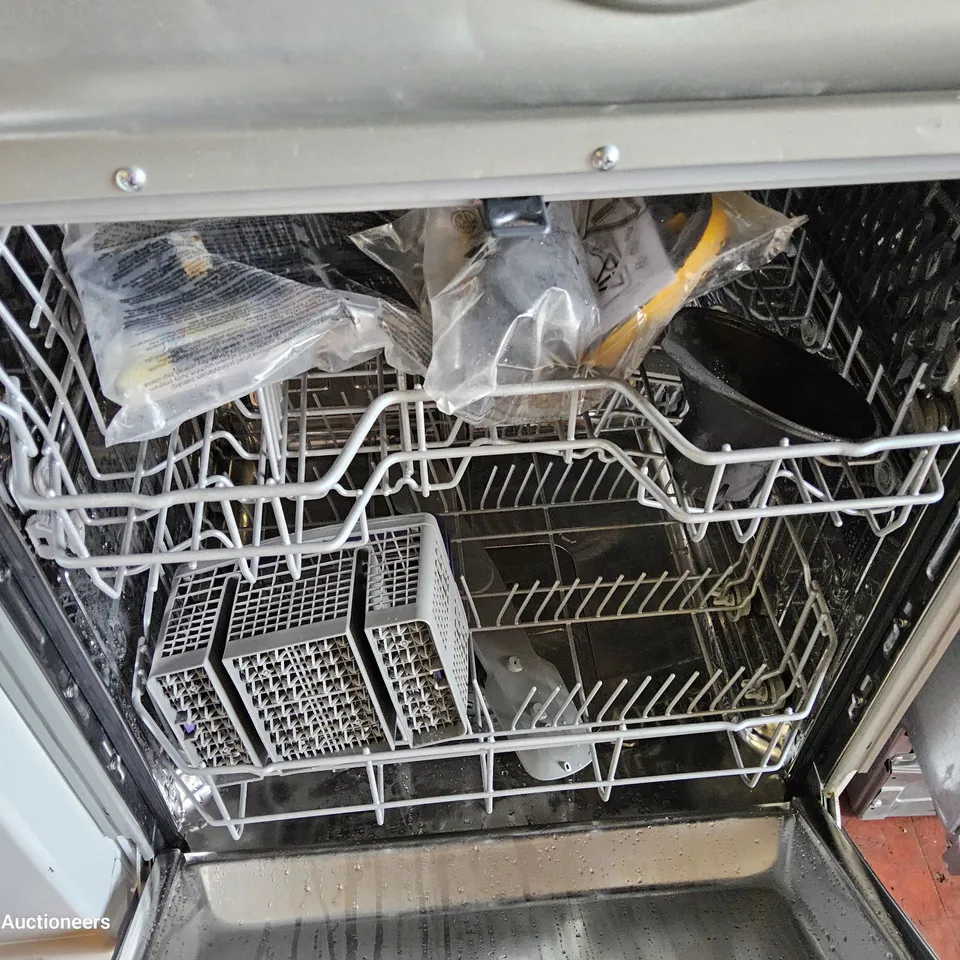 BEKO INTEGRATED FULL SIZE DISHWASHER Model b100