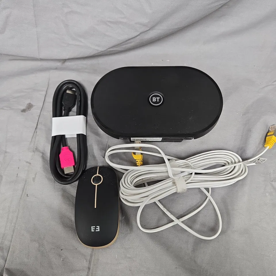 APPROXIMATELY 20 ELECTRICAL ITEMS TO INCLUDE - HDMI CABLE, TELEPHONE CABLE AND BT HUB