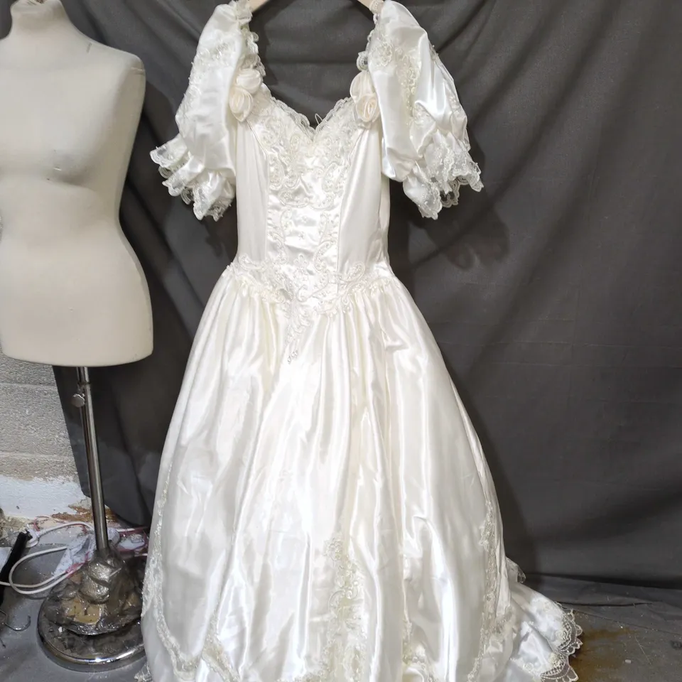 IVORY SATIN WEDDING DRESS WITH LACE BODICE AND PUFF SLEEVES SIZE 12 