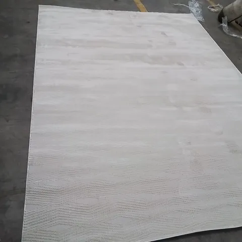 QUALITY DESIGNER AREA RUG APPROXIMATELY  290X200CM