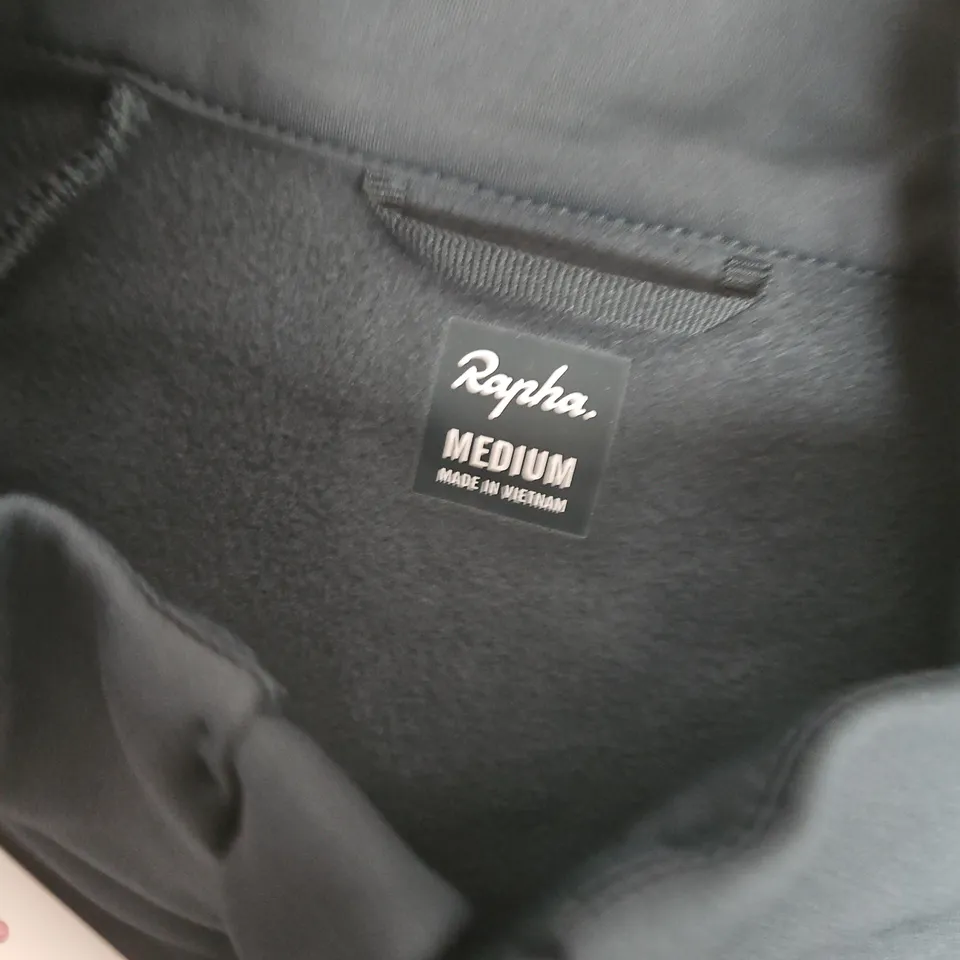 RAPHA MENS CORE WINTER JACKET IN GREEN - MEDIUM